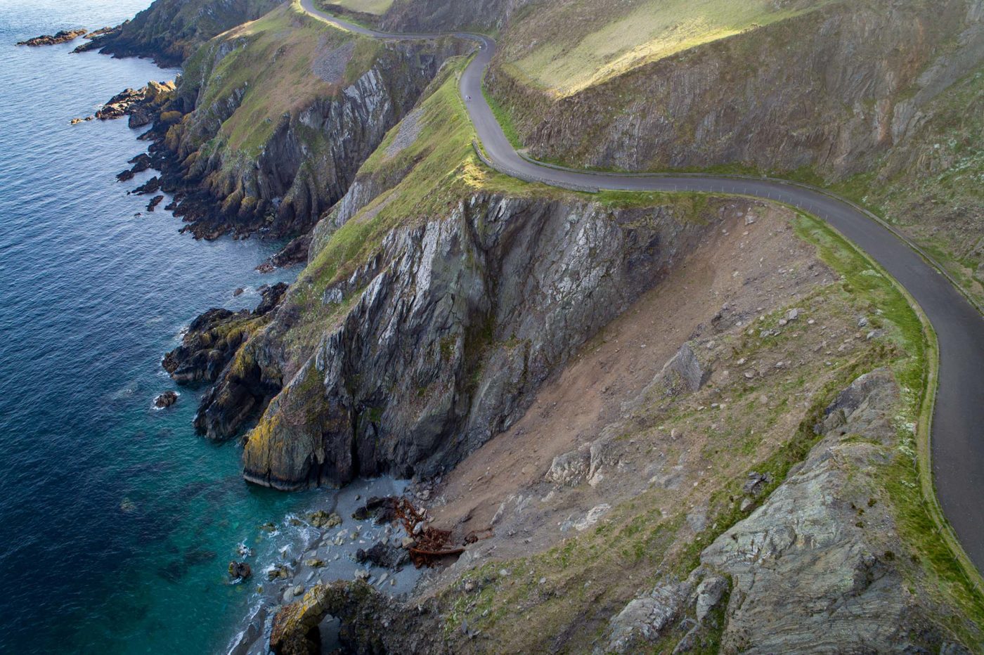road-by-cliffs